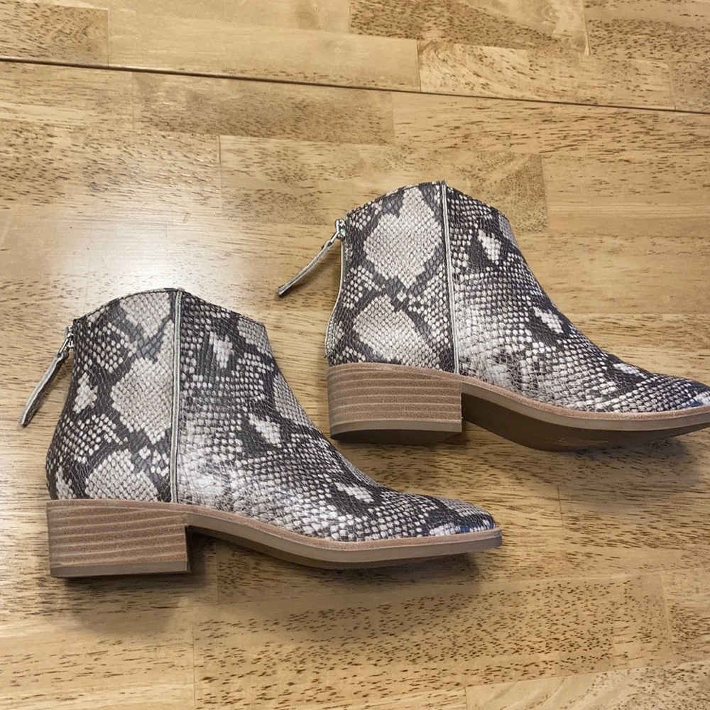 Dolce Vita Tavin snake print Stella bootie - Picture 1 of 11